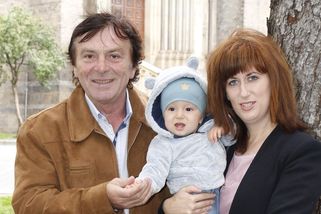 Syn Pavla Trávníčka je celý táta. Max se rád předvádí, asi z něj ale nebude herec, spíš fotbalista - Médium.cz