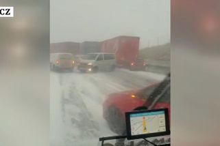 Drama na D5: Auta se v bílé tmě naslepo řítila jedno na druhé - Novinky