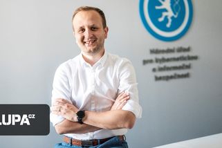 Český stát vyvíjí software schopný odposlouchávat psaní na klávesnici skrze mikrofon a senzory telefonů