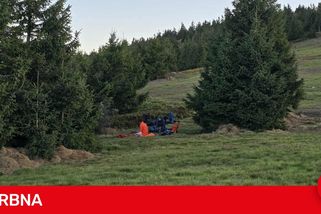 Stráž přírody pokutovala lidi, co přespali na Ovčárně nebo trhali borůvky. Jste moc přísní, zní kritika