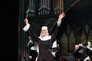 RECENZE: Zapomeňte na film, plzeňská Sestra v akci pobaví víc - Novinky