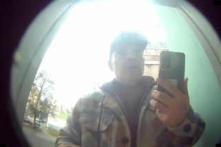 Podvodníci vybílili seniorce účet. Jednoho z nich zachytila kamera