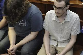 Muže po zneužití 39 dětí propustili předčasně, u soudu je teď znovu za dětské porno