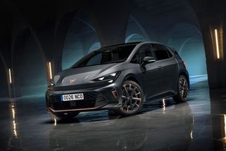 Modernizovaná Cupra Born nabídne příjemnější kabinu i delší dojezd