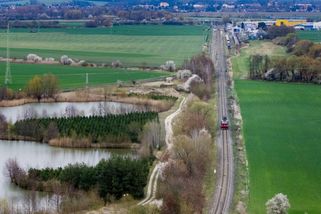 „Za dům nám přilétl vlak. V noci schválně houká,“ stěžují si lidé u okruhu - Seznam Zprávy