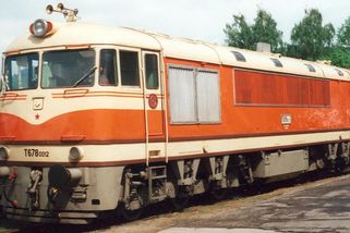 Lokomotiva se tvářila jak pomeranč, ale burácela jak tanková brigáda. Osudnou se jí stala politika. Pamatujete?