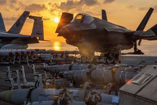 Ničivá síla na moři i na nebi. Jakou technikou Spojené státy útočí na Írán - Seznam Zprávy