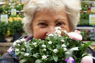 Někteří lidé se tváří, že by důchodci měli zmizet ze světa - Médium.cz