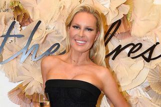 Pikantní záběry ze svůdného focení Simony Krainové. Ruka v kalhotkách, podvazky a sexy pózy: do kolen šel i miliardář - Super.cz