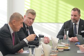 Babiš štěknul na ministra, kdy smí otevřít pusu. Z Turka a Červeného udělal loutky - Médium.cz