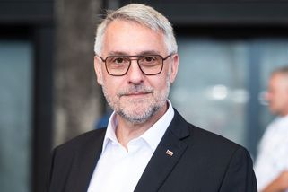 Metnar nechal z budovy Ministerstva vnitra odstranit ukrajinskou vlajku - Seznam Zprávy