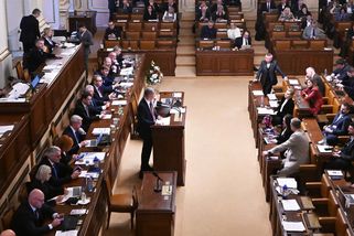 Poslanci si zvýšili náhrady na asistenty - Echo24.cz