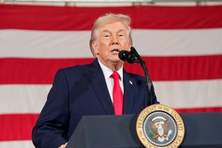 Íránské vedení bylo zničeno, tamní vojáci dezertují, tvrdí Trump