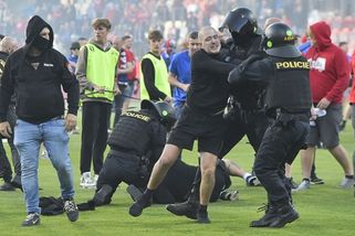 Takový exces tady nebyl 10 let, říká expert o bitce ve finále poháru - Seznam Zprávy