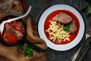 Dokonalá rajská omáčka s malým podvodem - rajským protlakem. Je ale tak dobrá, že jí to i odpustíte - Proženy.cz