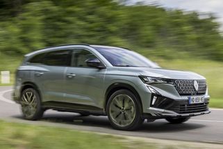 Francouzský Kodiaq má obří kufr a umí jezdit za pět: Poprvé za volantem modernizovaného Renaultu Espace - Garáž.cz