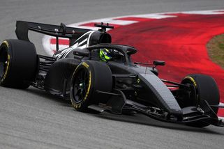 Formule 1 teď připomíná závody fichtlů, kterým dojde dech. Nová auta musí podřazovat na rovince - Garáž.cz