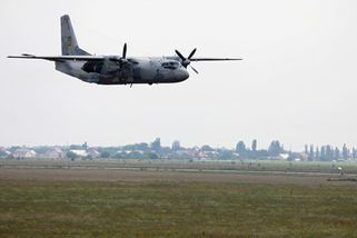 Ruský vojenský letoun se zřítil na Krymu. Narazil do skály, úřady zmiňují desítky mrtvých