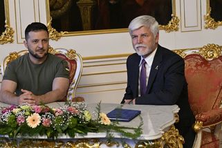 Volodymyr Zelenskyj je v Česku. Dorazil na Pražský hrad - Novinky