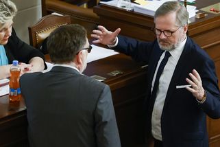 Do důchodu později, školné na univerzitách. Experti radí, jak zachránit hospodaření státu - Novinky