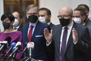 S Babišovou vládou měl skončit i covidový chaos. S Válkem je to zatím stejně strašné