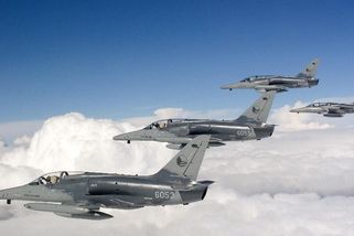 "Nikdy to vládě nepředložila." Souhlas vojáků měla, Kyjevu ale Černochová nepomohla