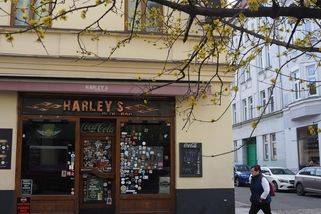 Soumrak diskoték a barů. Útraty padají, mladí se baví jinak - Novinky