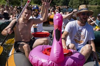 FOTO: Letní tlačenice na Vltavě. Vodáci vzali řeku útokem - Novinky