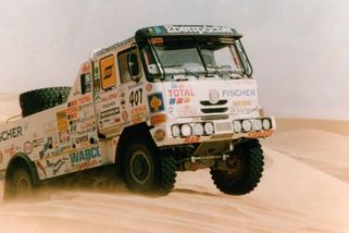 Sobotní porce nostalgie: Takhle kdysi Češi závodili na Dakar Rally. Úspěšné Tatře tehdy konkuroval i Liaz - Garáž.cz