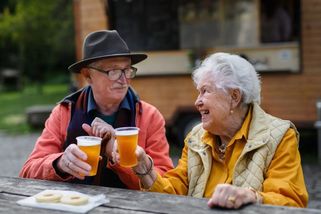 Důchod nad 40 tisíc Kč už nebere jen hrstka lidí. Čísla ČSSZ potvrzují výrazný růst i rekordní částku