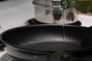 Nebezpečný olej v českých obchodech. Lidé ho nesmí používat