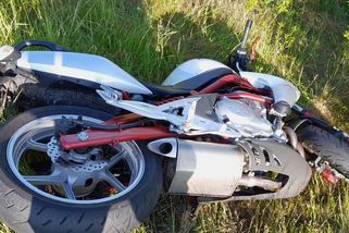 Provoz na D10 stojí kvůli nehodě dodávky s motorkářem - Novinky