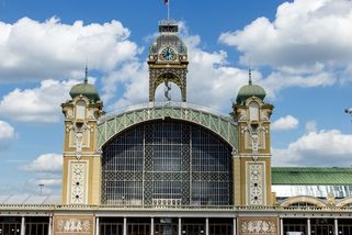 V Průmyslovém paláci se dokončují interiéry, otevřít by se měl na konci září