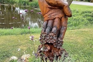 Na Dobříš vede zapomenutá barokní cesta přes „černé líce“. Většina lidí ji mine - Médium.cz