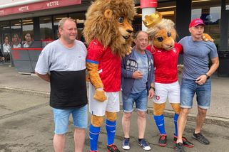 Zklamání fanoušků v Českém domě, UEFA zakázala fotbal - Seznam Zprávy