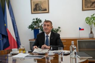 10 korun je moc, říká Babiš a chce zastropovat marže. Podle Fialy má začít u sebe