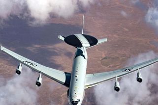 Íránci Trumpovi vypálili oči. Jeho operace na Blízkém východě ztratila zásadní letoun