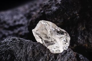 Cena lithia letí vzhůru, na Cínovci je ho za 10 bilionů - Seznam Zprávy