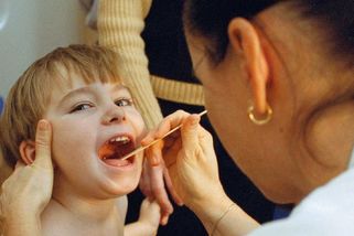 Chrchlající děti přetížily ordinace. Zlenivěla jim imunita - Novinky