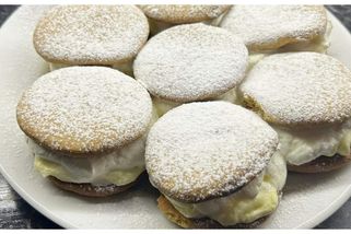 Medové krémeše jako jednohubky: Rychlý recept na krémový dezert z medových plátů pro snadné servírování