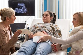 Zmatek, chaos a zklamání: Diváci nenechali na seriálu Děcko nit suchou. Naštval i svobodné matky - Super.cz