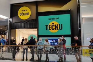 „Stát mě donutil.“ Lidé čekají hodinové fronty na vakcínu - Seznam Zprávy