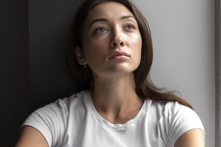 Vydělám si 100 tisíc měsíčně a na konci měsíce nemám ani korunu. Na slušný život mi to nestačí - Médium.cz