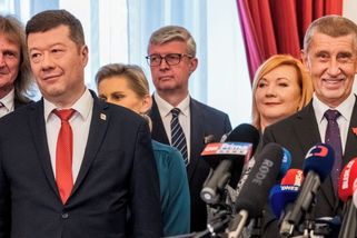 Schillerová s jeptiškou, zjihlý Okamura a jeho dojetí nad pomlázkou: Svátky jara dostaly i Fialu, je z něj Jožo vtipkár - Super.cz