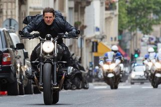 Tom Cruise slaví narozeniny. Známého herce a skvělého řidiče proslavily stíhačky, ale také kaskadérské kousky - Garáž.cz