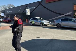 Šestnáctiletý chlapec ubodal v obchodním centru v Hradci Králové dvě ženy - Novinky