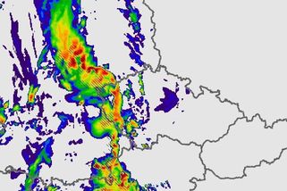Přívalový déšť a kroupy. Tropický víkend utnou bouřky, varují meteorologové - Novinky
