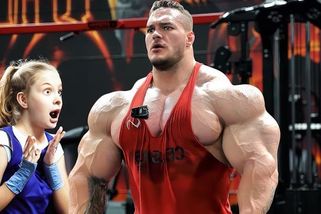 Mutant, který nezná hranice. Nick Walker láme rekordy, 90kilové jednoručky jsou hračka