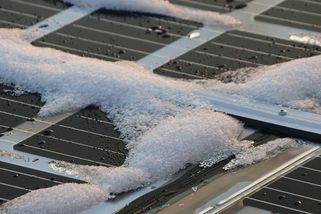 Fotovoltaiky vyrábějí i v zimě. Chlad jim svědčí, na ometání sněhu pozor - Seznam Zprávy