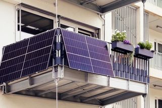 V Evropě rostou soláry na balkonech. Někde i načerno - Seznam Zprávy